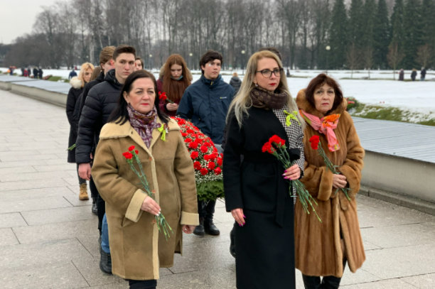 Москва отдает дань подвигу жителей блокадного Ленинграда