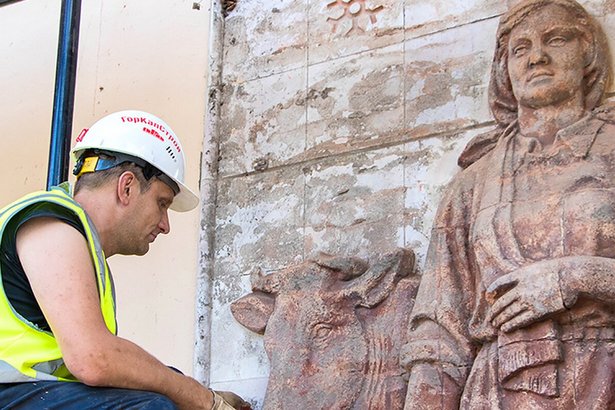 Реставраторы нашли на ВДНХ считавшиеся утраченными полотна и элементы декора — Сергунина
