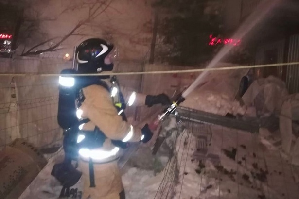 На пожаре в бытовке в 10-м микрорайоне Зеленограда никто не пострадал