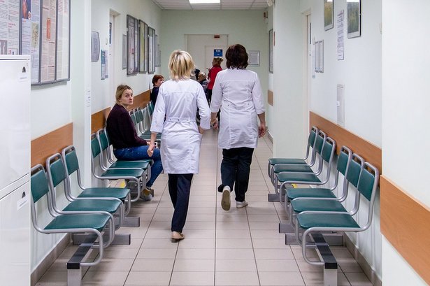 В городские поликлиники примут 500 врачей узких специальностей