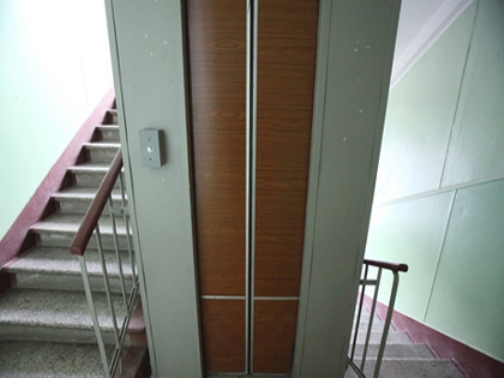 Процесс капремонта в Москве начался с замены лифтов