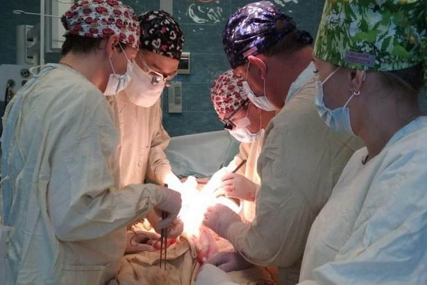 Хирурги зеленоградской горбольницы избавили пациента от двух смертельно опасных заболеваний