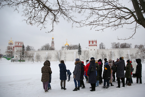 Для приехавших в Москву по приглашению мэра детей участников СВО провели предновогоднюю программу