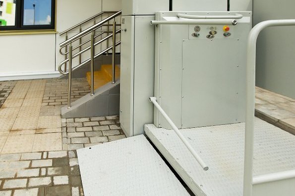 В жилых корпусах района Силино установят четыре подъемные платформы