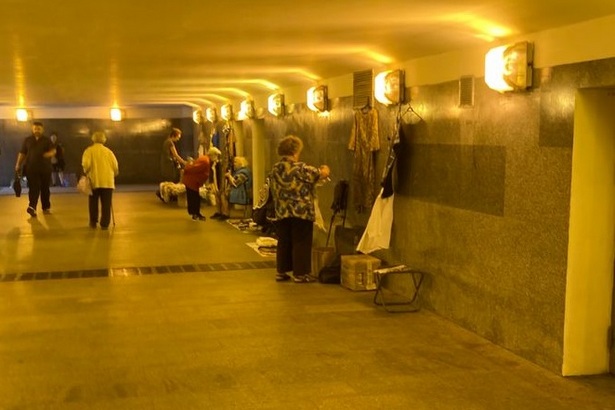В Силино пресечена нелегальная продажа одежды в подземном переходе
