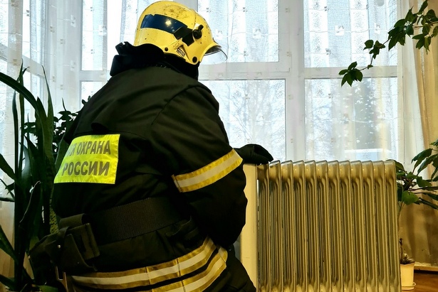 Пожарные и сотрудники управы Силино напомнили зеленоградцам о соблюдении требований пожарной безопасности