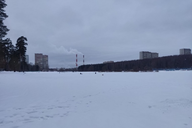 Спасатели ПСС «Пансионат» измерили толщину льда на водоемах Зеленограда