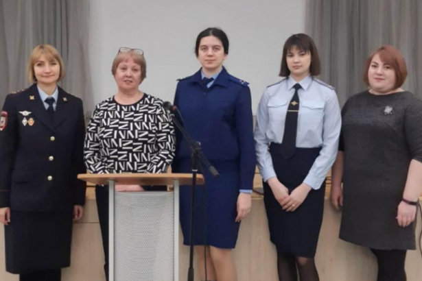 Зеленоградские полицейские провели антинаркотические беседы в школах № 1528 и 1151