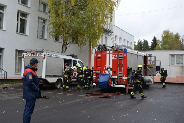 Пожарные и спасатели проводят профилактические мероприятия на избирательных участках Зеленограда