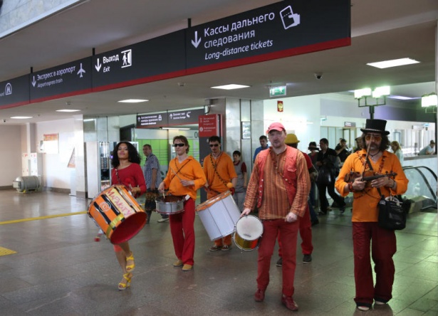 РЖД устраивает концерты уличных музыкантов на вокзалах