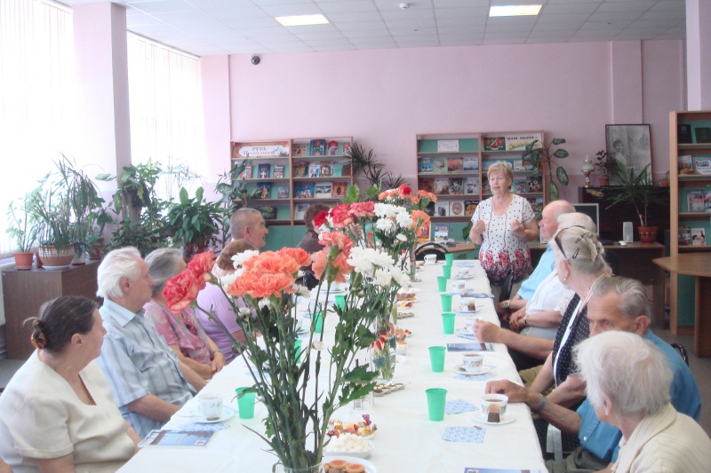 9 июля состоялось праздничное чаепитие с "Золотыми парами" района Силино