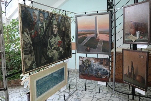Патриотическая выставка «Zащитники России» проводится для сотрудников полиции