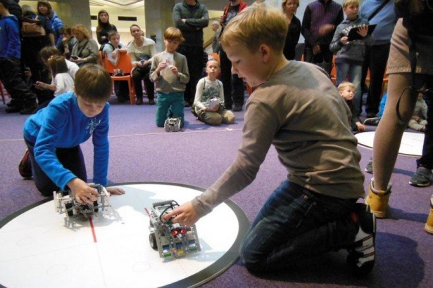 Юные жители Зеленограда узнают много нового о робототехнике