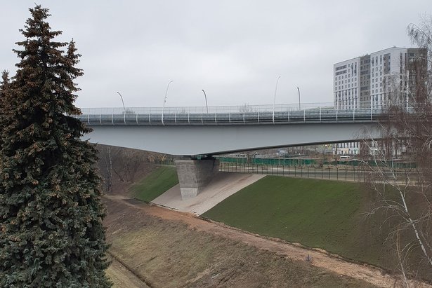 Улицы Народного Ополчения и Нижние Мневники связал уникальный мост