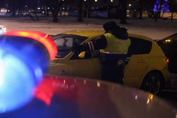 Дорожные инспекторы Зеленограда задержали таксиста по подозрению в хранении наркотиков