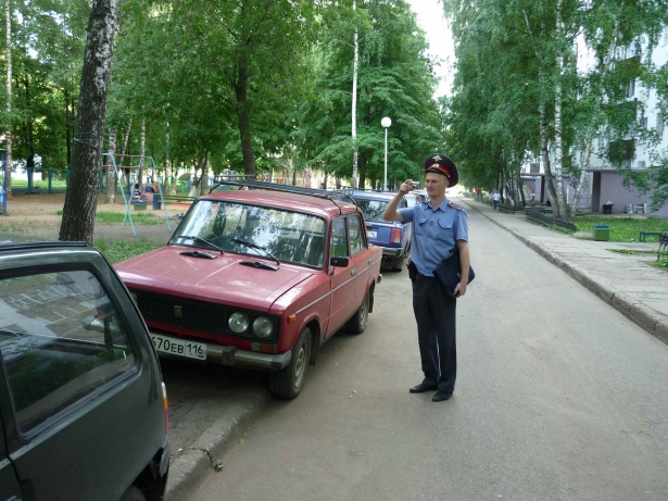 Бордюры тротуаров в московских дворах могут стать выше, чтобы не дать припарковаться