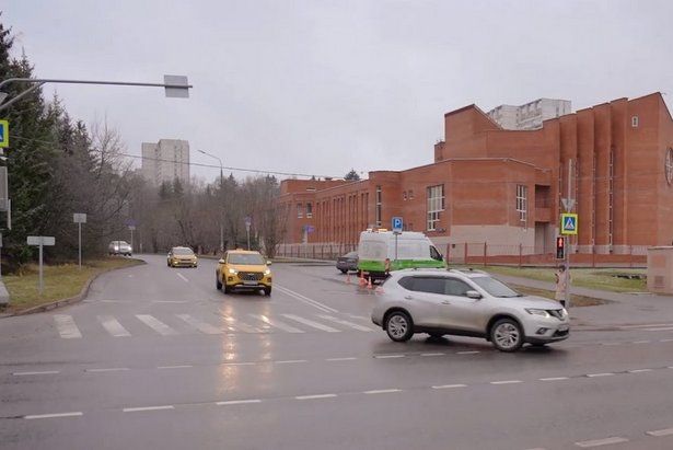 На пересечении улиц Филаретовская и Болдов Ручей установили «умный перекресток»