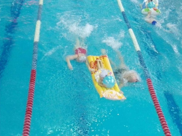 Спортивная семья из Силино успешно выступила в соревнованиях по плаванию