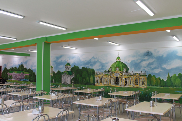 На стенах столовой школы № 1692 в Силино теперь красуется усадьба Кусково