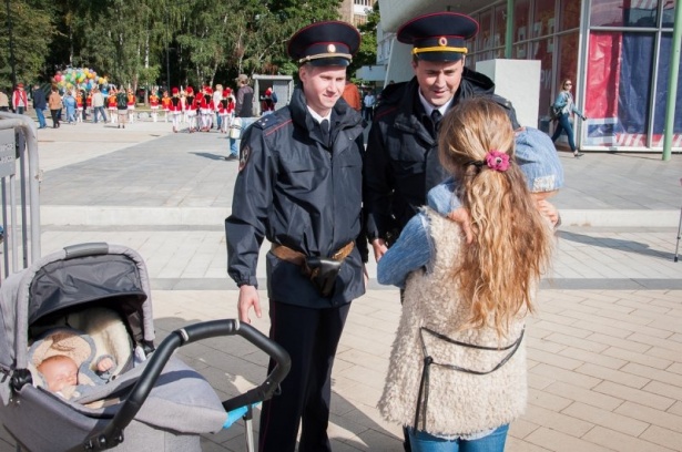 Зеленоградский полицейский вернул маме потерявшегося ребенка
