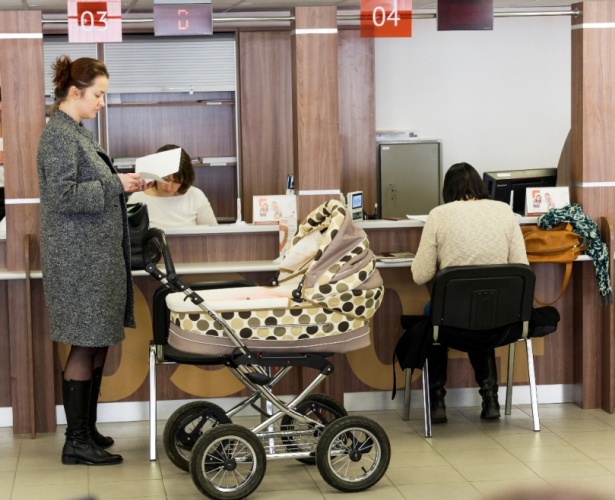 Еще больше центров госуслуг упростили регистрацию ребенка