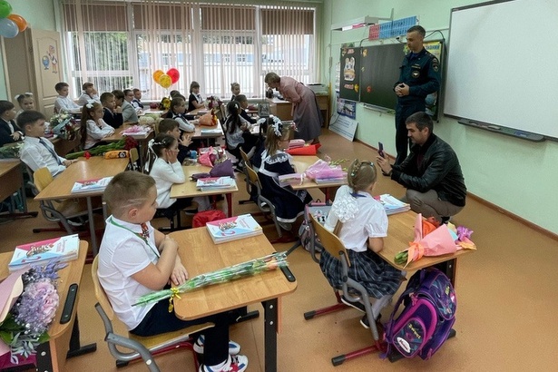 Сотрудники МЧС провели открытые уроки в школах Зеленограда
