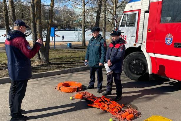 На Школьном озере спасатели ПСС «Пансионат» дежурят круглосуточно