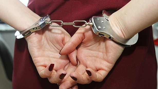 В Силино полицейские задержали подозреваемую в покушении на незаконный сбыт наркотиков