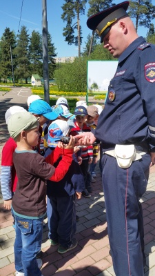 Сотрудники зеленоградской ГИБДД провели занятия с детьми в Силино