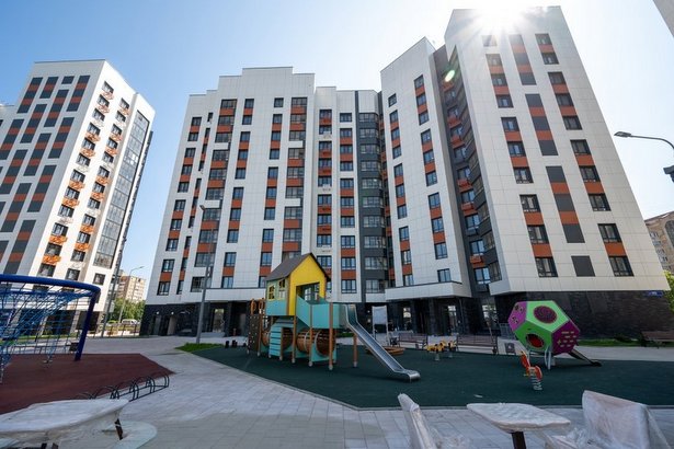 Свыше двухсот жителей ЗелАО получили письма с предложениями новых квартир