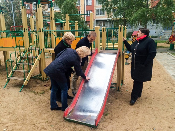 Активисты местного отделения партии провели рейд по мониторингу состояния детских площадок