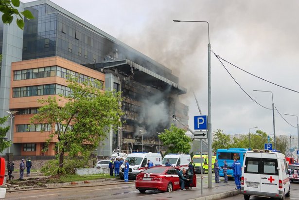 Собянин поручил принять все необходимые меры для ликвидации пожара в бизнес-центре на западе Москвы