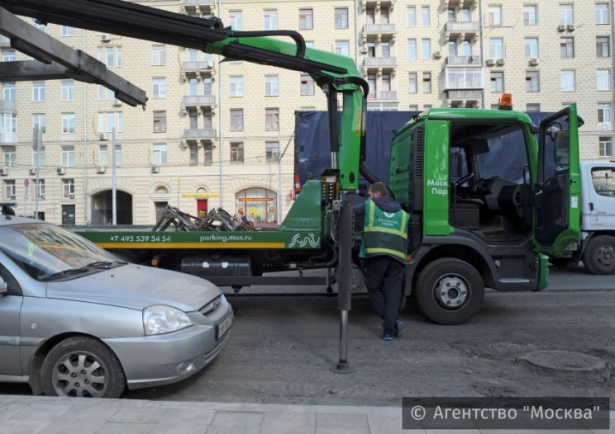 Московские единороссы требуют смягчить закон об эвакуации автомобилей