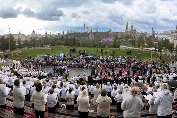 Сводный хор «Московского долголетия» выступил с концертом в честь 875-летия столицы