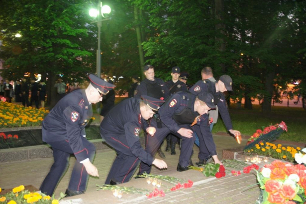 На братской могиле у станции Крюково зажжены «свечи памяти»