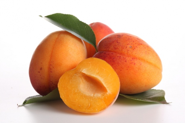На Зеленоградском рынке торгуют армянскими абрикосами