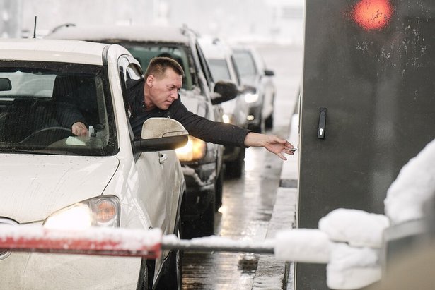 Сильный снегопад стал причиной сбоя работы датчиков оплаты проезда на трассе М11