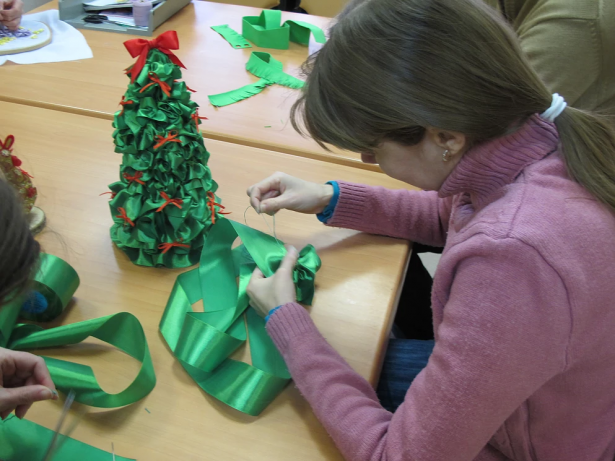 Мастера Центра «Ремесла» научат делать новогодние елки и сувениры из текстиля 