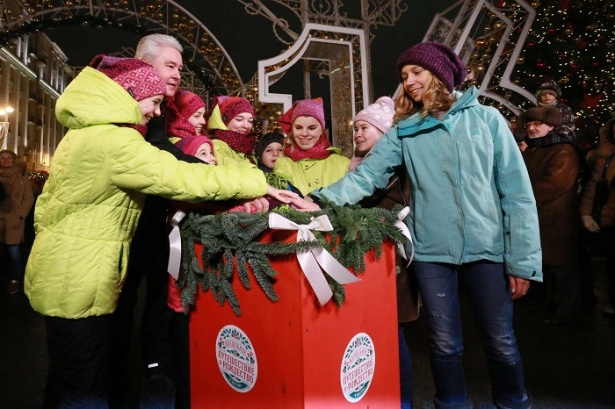 Собянин принял участие в церемонии закрытия фестиваля "Путешествие в Рождество"