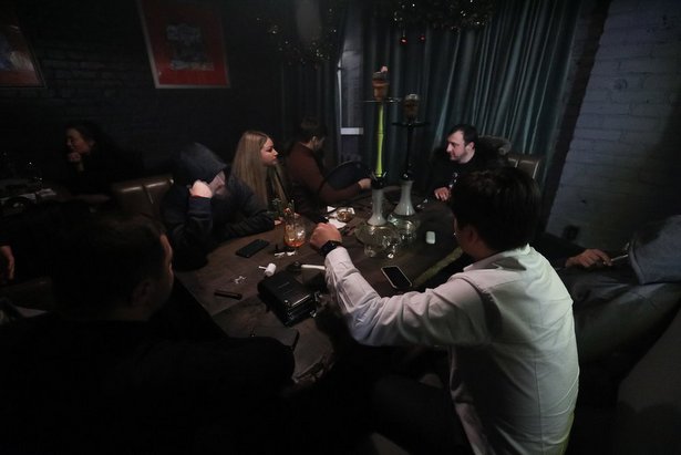 Посетители работавшего ночью ресторана в Москве подрались, покидая заведение в момент рейда
