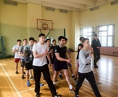Старшеклассники школы №1692 в Силино познали «Основы военной службы»