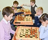 Финалисты школьного турнира по шахматам получили очень вкусный «приз»