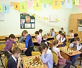 Финалисты школьного турнира по шахматам получили очень вкусный «приз»