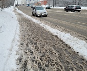 На пешеходных дорожках Панфиловского проспекта проведена уборка от снега и наледи